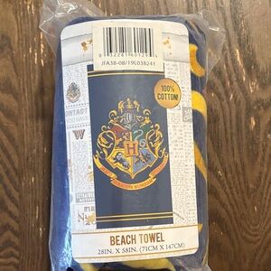 Harry Potter Hogwarts Crest Cotton Beach Towel NWT